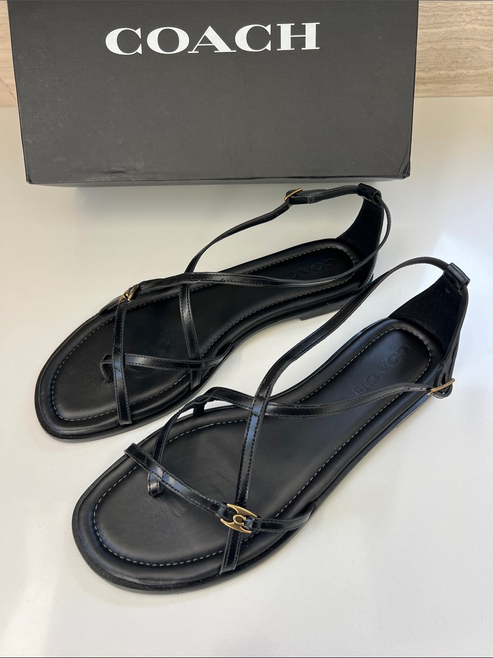 Coach toe ring black leather flat strappy sandals size 11